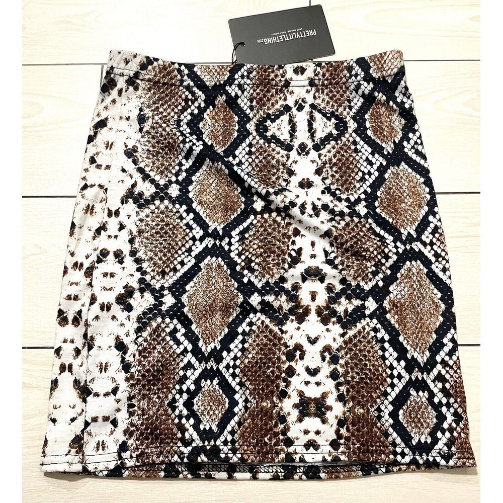Pretty Little Thing NWT Cloressa Snake Print‎ Mini Skirt Size 4